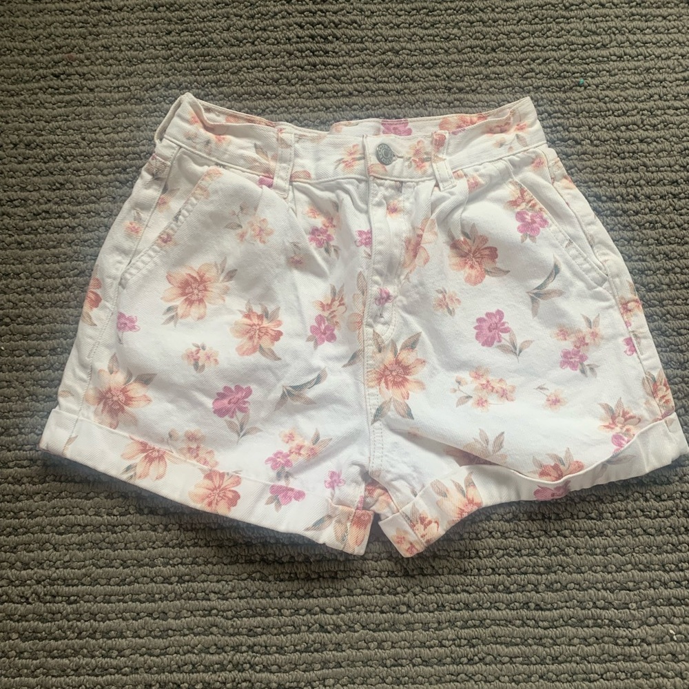 American Eagle Women's White Floral Denim Mom Shorts